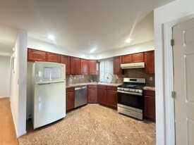 15-25 Utopia Pkwy in Queens, NY - Building Photo
