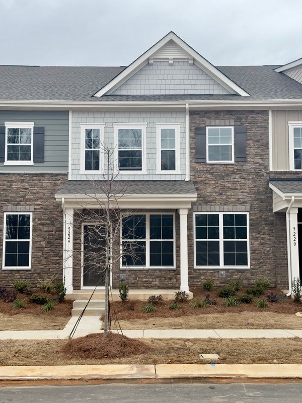 5224 Kinsbridge Dr in Mint Hill, NC - Foto de edificio - Building Photo