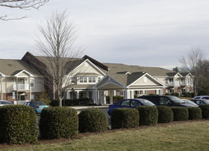 Crowell Square Apartments in Asheville, NC - Foto de edificio - Building Photo