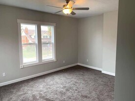 416 W Sycamore St, Unit B in Kokomo, IN - Building Photo