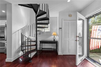 2 Lasalle Pl in Newport, RI - Building Photo - Building Photo