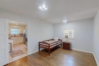 3250 Binyon St in Fort Worth, TX - Building Photo - Building Photo