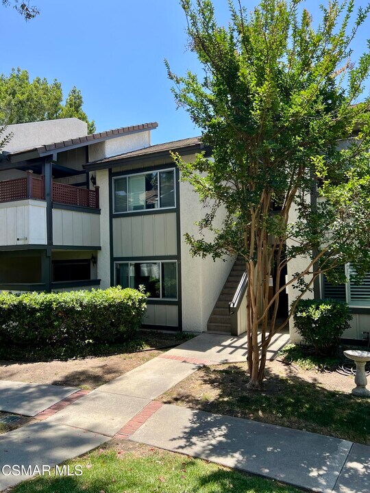 1342 E Hillcrest Dr in Thousand Oaks, CA - Building Photo