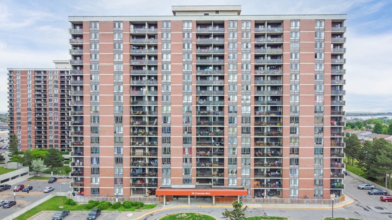 West Tower in Brampton, ON - Building Photo