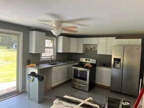 16 Maylane Dr, Unit 16 in Salem, NH - Foto de edificio - Building Photo