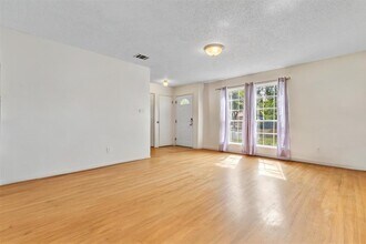 722 Wales Way in Austin, TX - Building Photo - Building Photo