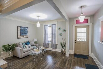 557 English St in London, ON - Building Photo - Building Photo
