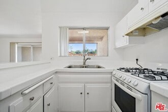 1293 Garfield Ave in Pasadena, CA - Foto de edificio - Building Photo