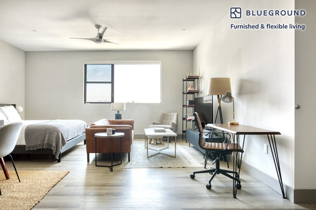 5100 Wilshire Blvd, Unit FL4-ID476 in Los Angeles, CA - Building Photo