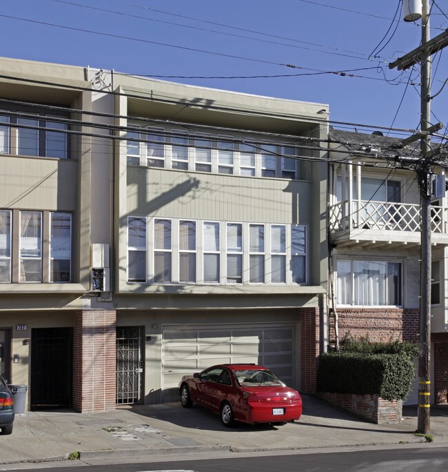 743 Hillside Blvd in Daly City, CA - Building Photo - Building Photo