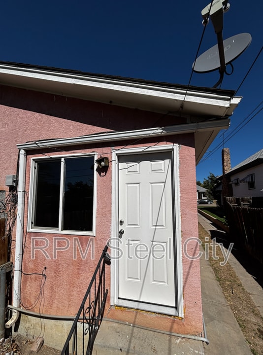 910 E 9th St in Pueblo, CO - Building Photo