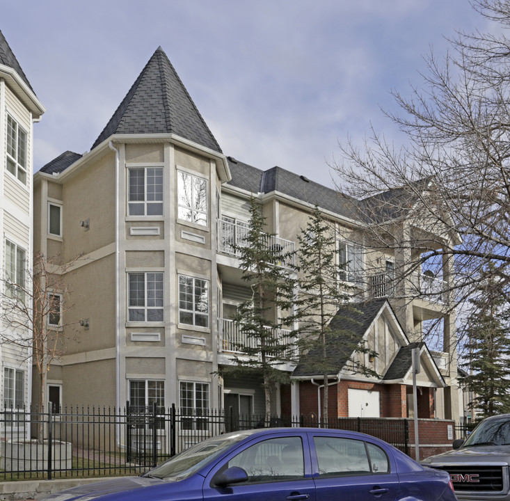 42 6a St NE in Calgary, AB - Building Photo