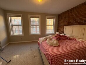 82 Phillips St, Unit #2 in Boston, MA - Building Photo - Building Photo