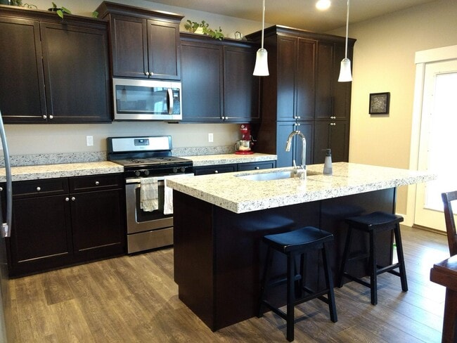 783 Newfield Dr in Sandy, UT - Building Photo - Building Photo