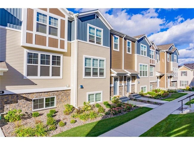 property at 855 Roselyn Dr