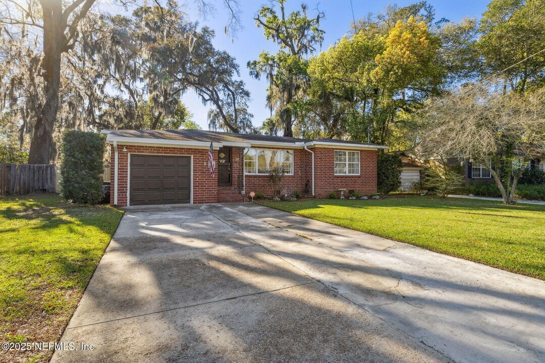 1007 Brierfield Dr in Jacksonville, FL - Building Photo