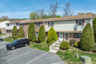 Gatesway Townhouses in Enola, PA - Building Photo - Building Photo
