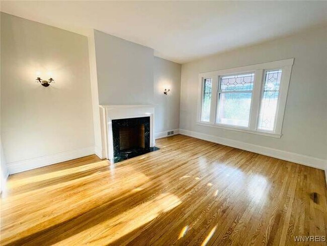 21 Sterling Ave in Buffalo, NY - Building Photo - Building Photo