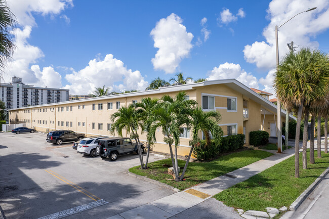 Snake Creek Landing Condos in North Miami Beach, FL - Building Photo - Building Photo