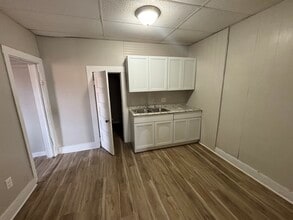 14 E 6th Ave in Hutchinson, KS - Building Photo - Building Photo