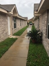 3704 Fairmont Ave, Unit C in Pharr, TX - Foto de edificio - Building Photo