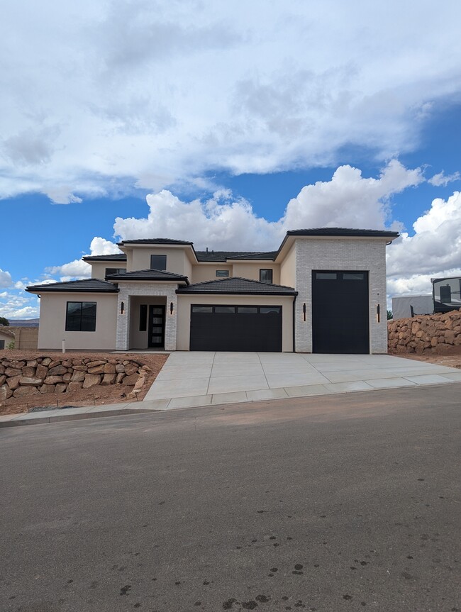 property at 1029 E Lost Ridge Dr