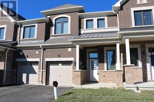 6 Vinewood Cres in Barrie, ON - Building Photo