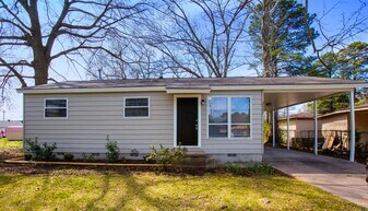 2113 Muldrow Dr in North Little Rock, AR - Building Photo