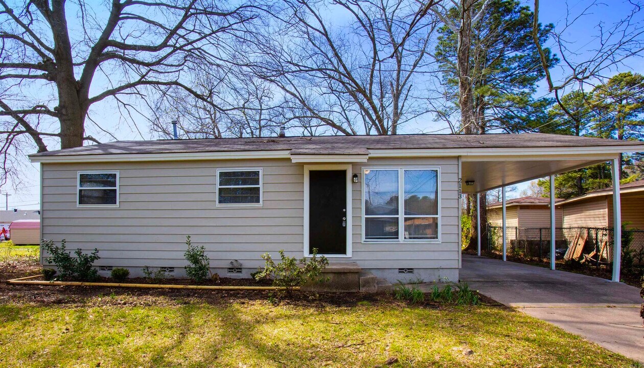 2113 Muldrow Dr in North Little Rock, AR - Building Photo