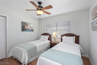 955 Iris Ct in Marco Island, FL - Foto de edificio - Building Photo