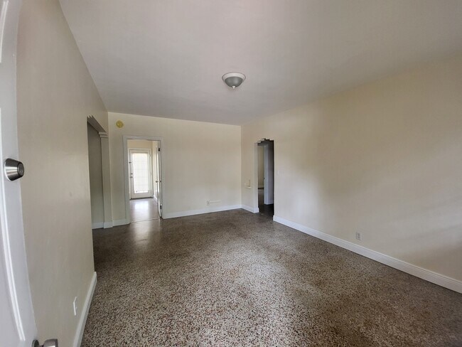 547 NE 16th Ave in Fort Lauderdale, FL - Building Photo - Building Photo