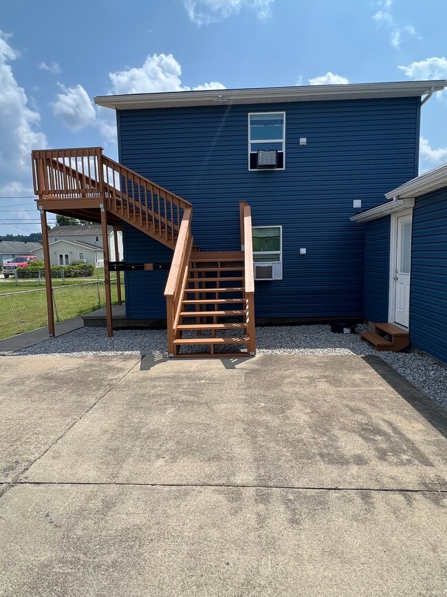 1916 Beech St, Unit A1 in Kenova, WV - Building Photo - Building Photo