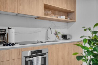 11 NE 6th St in Miami, FL - Building Photo - Building Photo