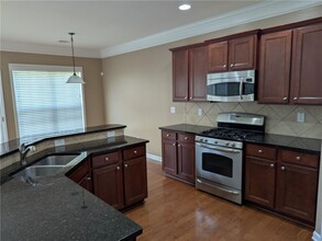 430 Floral Pl in Suwanee, GA - Foto de edificio - Building Photo