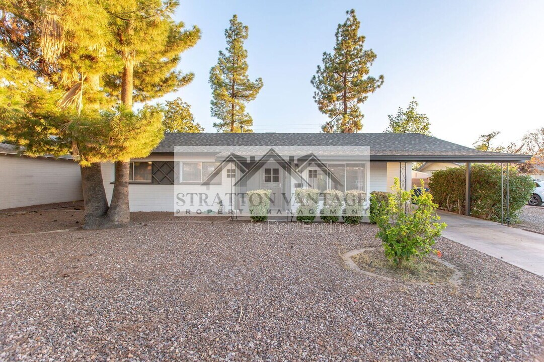 111 E Manhatton Dr in Tempe, AZ - Building Photo