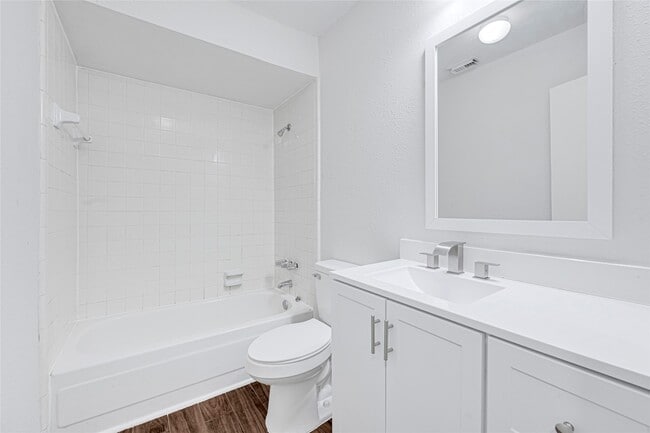 property at 2803 Camelot Ln