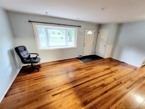 16 Cooper Dr in Monroe, NY - Building Photo - Building Photo