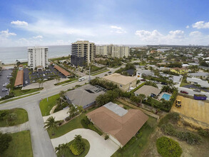 400 S Lyra Cir in Juno Beach, FL - Building Photo - Building Photo