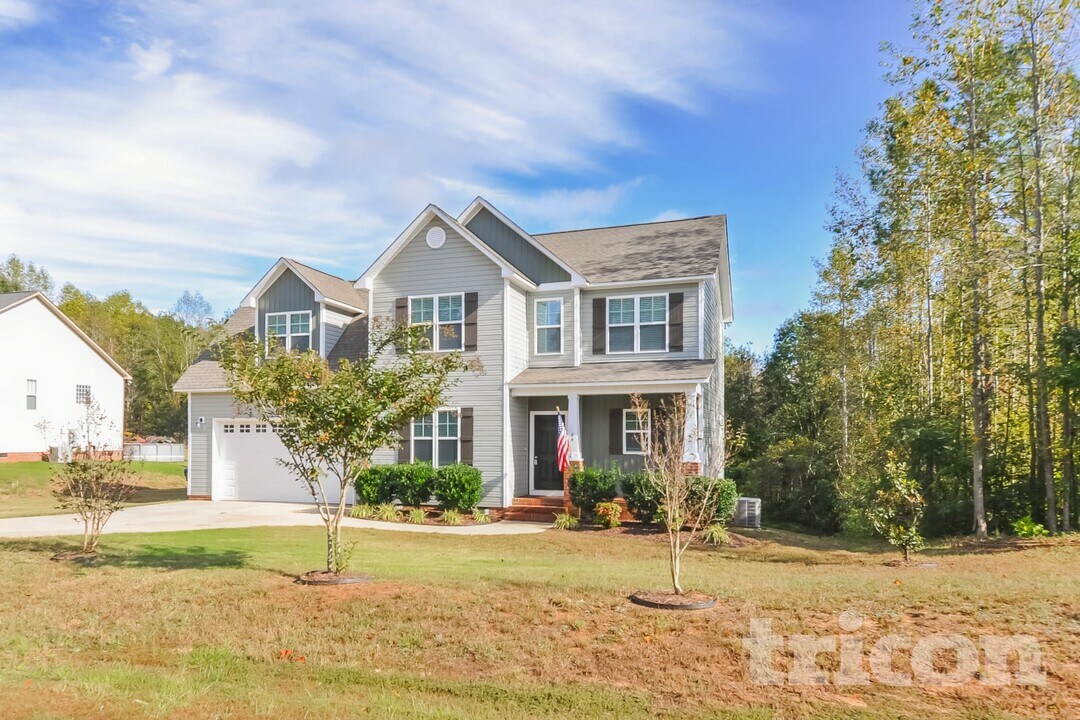 69 Diamond Creek Dr in Clayton, NC - Foto de edificio
