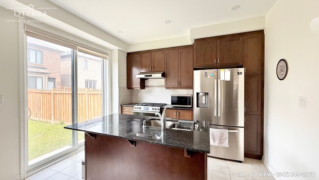 8 Dolucci Cres in Brampton, ON - Building Photo - Building Photo