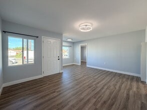 502-504 E Hemlock St in Oxnard, CA - Building Photo - Building Photo