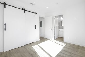 3208 Larissa Dr in Los Angeles, CA - Building Photo - Building Photo
