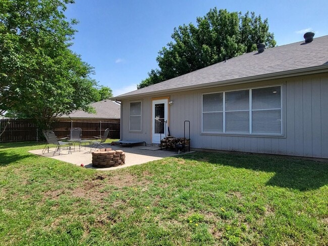 916 Silver Streak Dr in Saginaw, TX - Building Photo - Building Photo