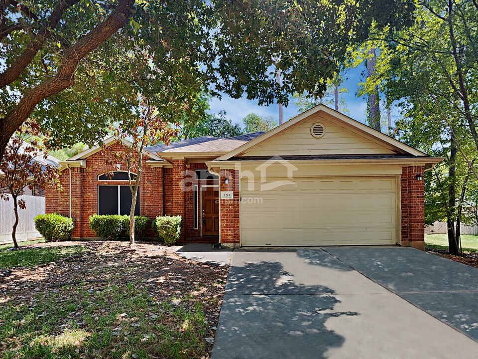 3218 Woodchuck Rd in Montgomery, TX - Foto de edificio