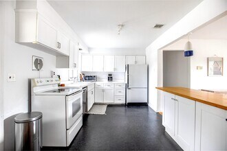 32 General McLean Dr in Brookhaven, NY - Building Photo - Building Photo