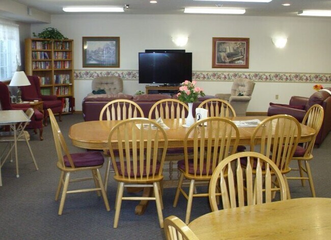 Stonefield Manor Senior Apartments in Onalaska, WI - Building Photo - Building Photo