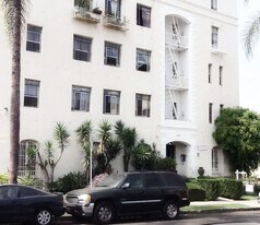 901 S Kingsley Dr, Unit 307 in Los Angeles, CA - Building Photo