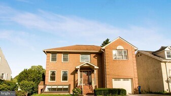 8933 Colesville Rd in Silver Spring, MD - Building Photo