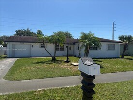17035 SW 107th Ct in Miami, FL - Building Photo