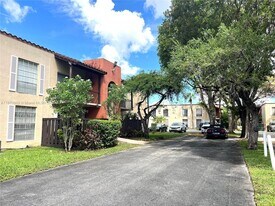 10822 N Kendall Dr, Unit S14 in Miami, FL - Building Photo